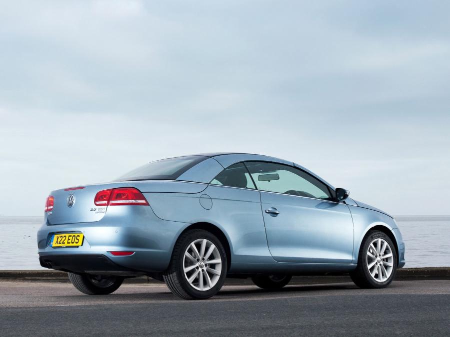  Volkswagen Eos 2.0 TDi BlueMotion 2010 года  (UK) (фото 21 из 29)